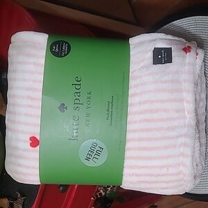 ❤️Kate SpadeMicro Hearts & Striped Plush Blanket
